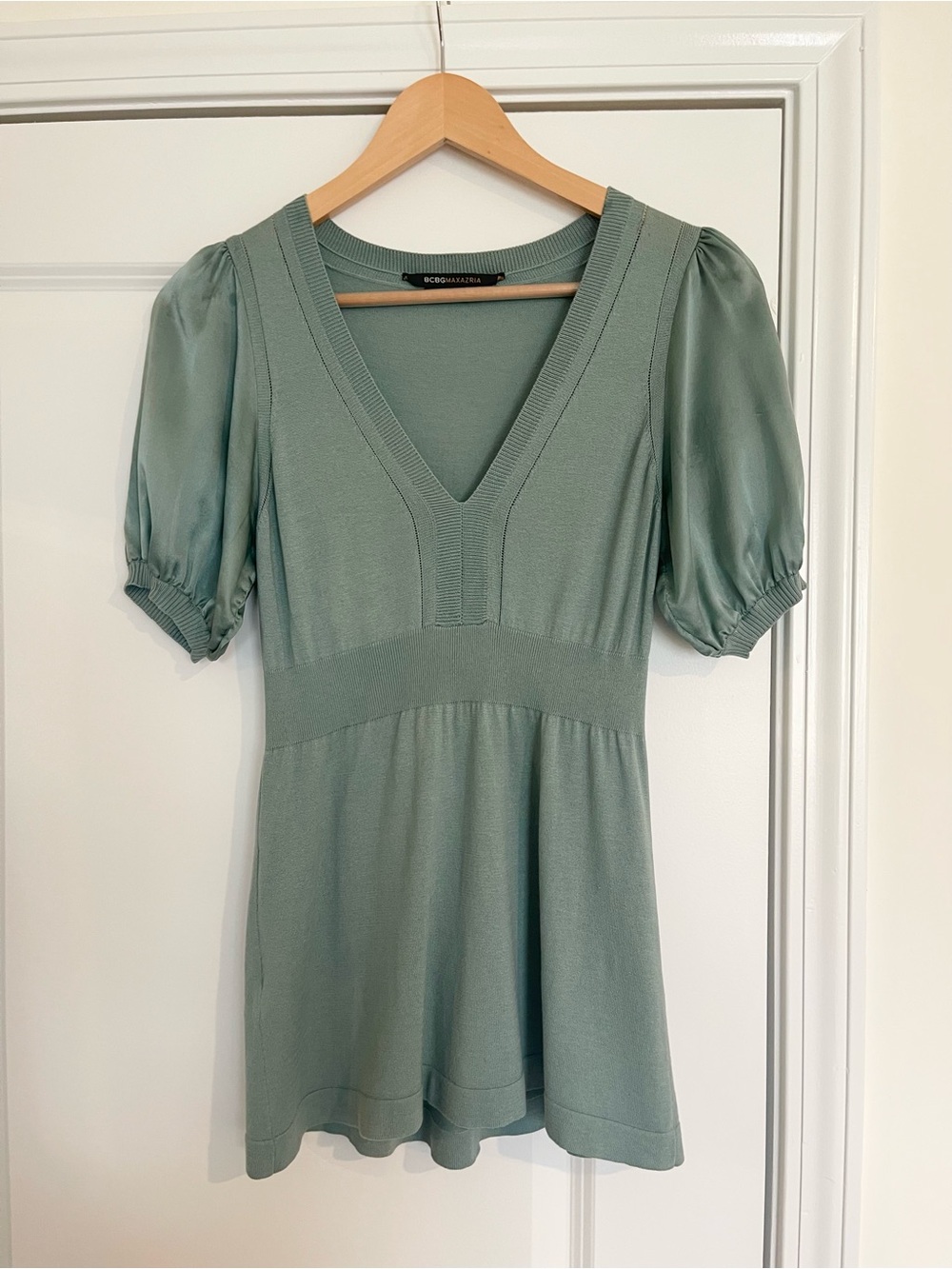 BCBGMAXAZRIA Sage Green V-Neck Puff Sleeve Top